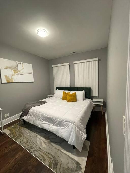 Upscale Apartment Westside Of Chicago Exterior foto