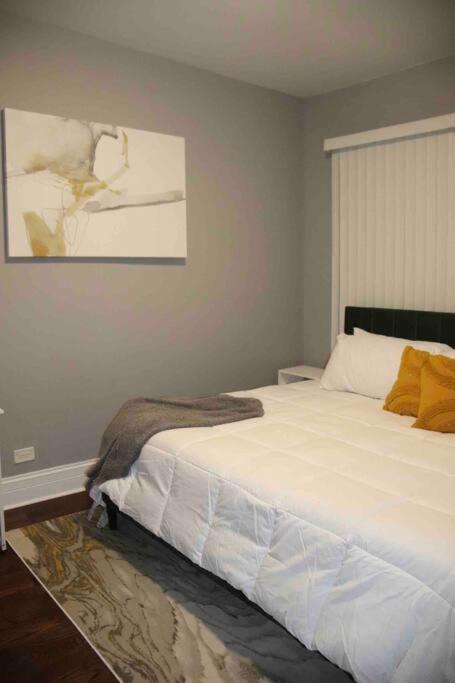 Upscale Apartment Westside Of Chicago Exterior foto