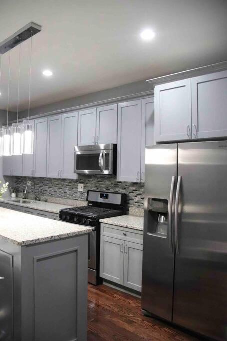 Upscale Apartment Westside Of Chicago Exterior foto